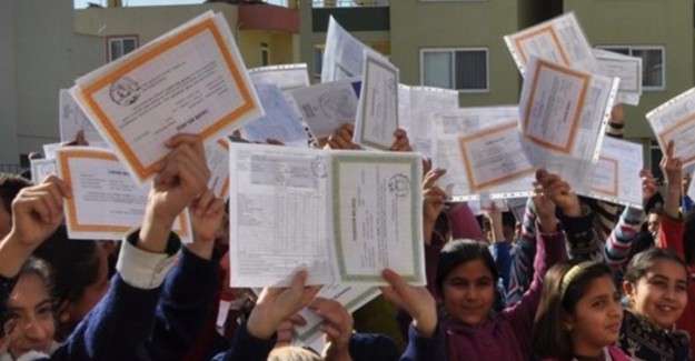 Öğrenciler! Karnesiyle Belge Alana Hediye Var