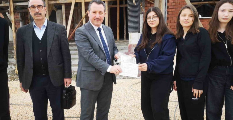 Öğrencilerden Anlamlı Bağış: Kuba Camii İçin Harçlıklarını Topladılar