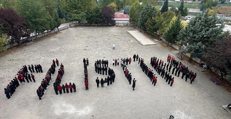 Öğrencilerden Filistin'e Destek Gösterisi