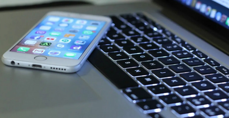 Öğrencilerin beklediği haber Resmi Gazete’de yayımlandı: Vergisiz telefon ve bilgisayar desteği detayları belli oldu