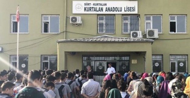 Öğrencilerin Etek Boyunu Ölçtüren Müdüre Soruşturma
