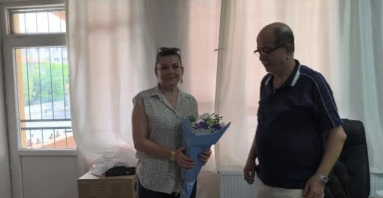 Öğrencilerinden helallik alarak emekliye ayrılan 38 yıllık öğretmene alkışlı veda