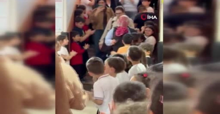 Öğretmen Orhan Yılmaz Emekli Olmanın Duygusal Annesini Yaşadı