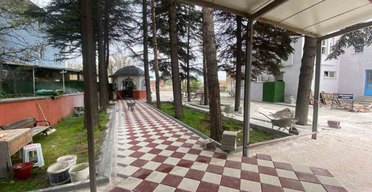 Oklubalı Mahallesi'nde Okul ve Cami Çevre Düzenleme Çalışmaları Tamamlandı