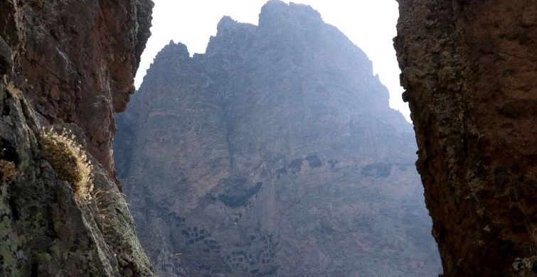 Öksüt Kalesi: Tarihin Derinliklerinde Gizlenen Hazineler