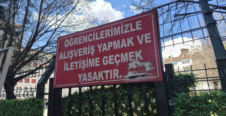 Okul Bahçesinde İletişim Yasağı Uyarısı