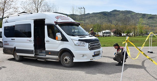 Okul Bahçesinde Oynayan Çocuk Servisin Altında Kalarak Can Verdi