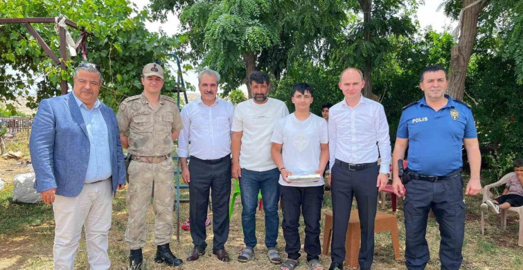 Okul saldırısında yaralanan öğrencilere karneleri evlerinde verildi