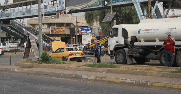Okul Taşıtı Bombalı Yolda Sıkıştı, 4 Kişi Hayatını Kaybetti