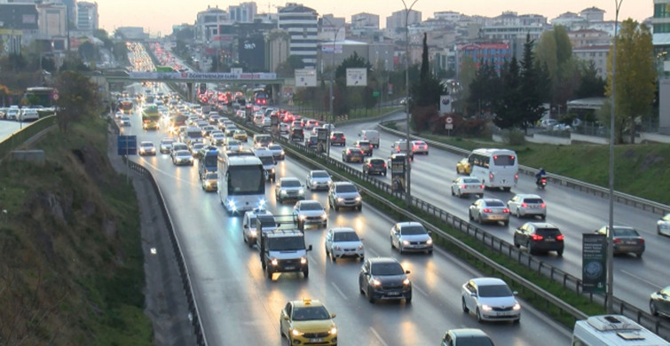 Okullara Verilen 9 Günlük Ara Tatilin Bitmesi İstanbul'un Trafiğine Yansıdı!