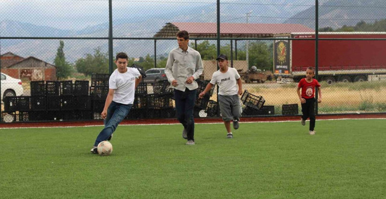 Okulların kapanmasıyla çocuklar yeni sahada buluştu