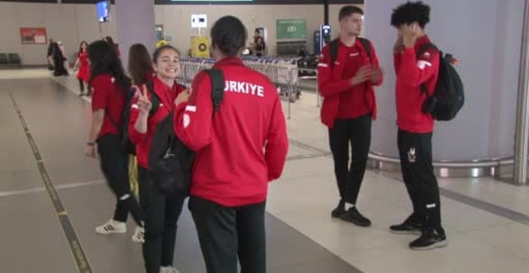 Okyanus Koleji erkek ve kız milli takımı sporcuları yurda döndü