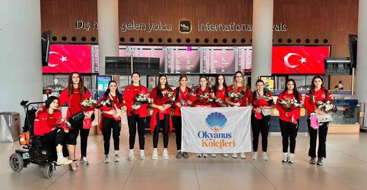 Okyanus Koleji Kız Voleybol Milli Takımı dünya ikincisi oldu