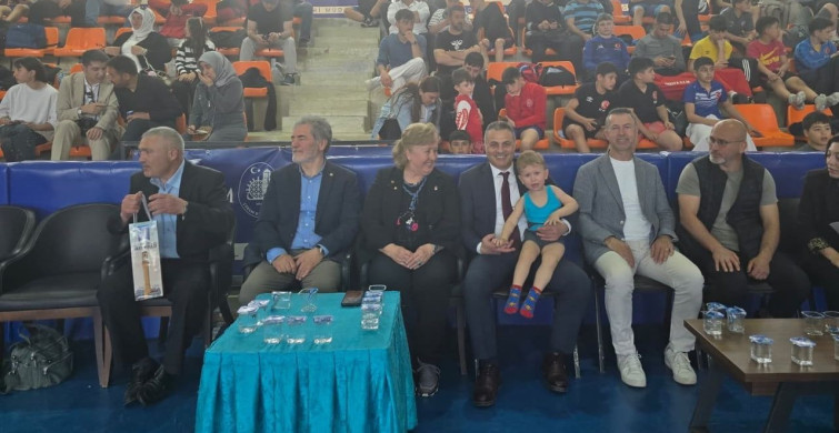 Olimpiyat Şampiyonları Anısına Güreş Turnuvası Yapıldı