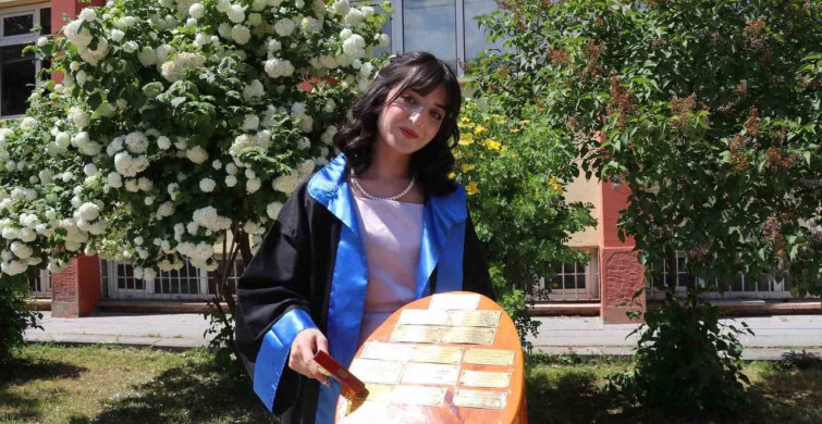 Oltu Meslek Yüksekokulu Mezuniyet Töreni Coşkuyla Gerçekleşti