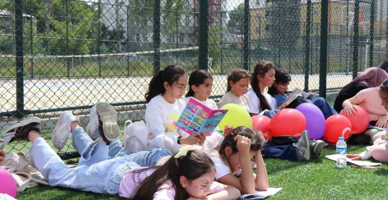 Oltu'da ailelerle kitap okuma etkinliği düzenlendi