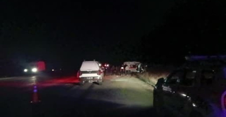 Oltu'da Ambulansın Traktöre Çarpması: 4 Yaralı