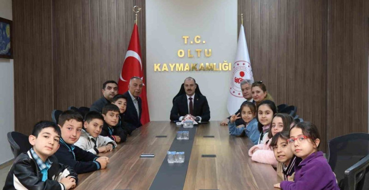Oltu'da Öğrencilerden Kaymakam'a Gezi Raporu