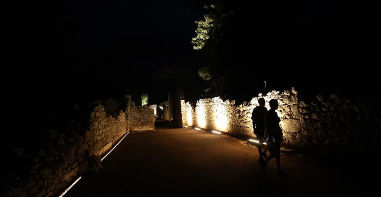 Olympos Antik Kenti'nde Gece Müze Deneyimi Ziyaretçileri Kendine Çekiyor