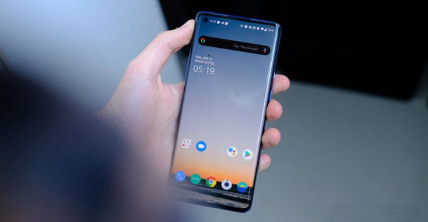 OnePlus 8 Pro’da Yeşil Ekran Hatası Görüldü