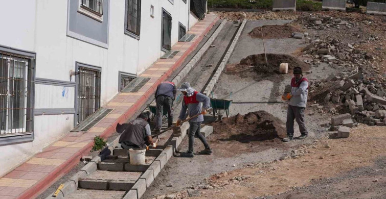 Onikişubat Belediyesi'nden 9 Mahallede Kaldırım ve Yol Yenileme Çalışmaları