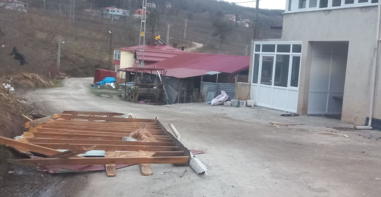 Ordu'da Fırtına 11 Evin Çatısını Uçurdu