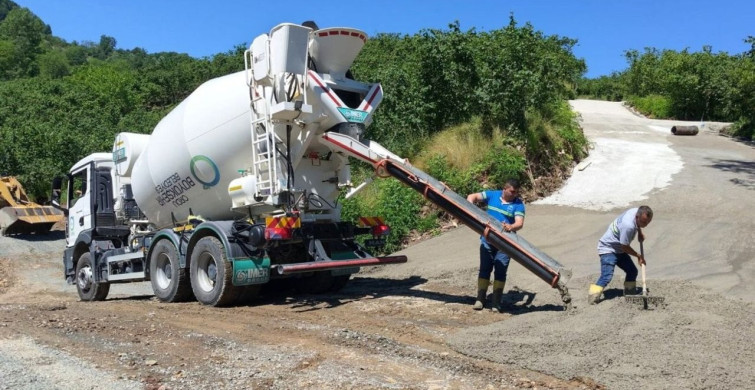 Ordu'da heyelan sonucu açılan alternatif yol betonla güçlendirildi