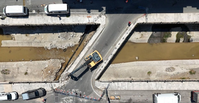 Ordu'da sağanak sonrası taşkın riski bulunan derede güvenli köprü çalışması