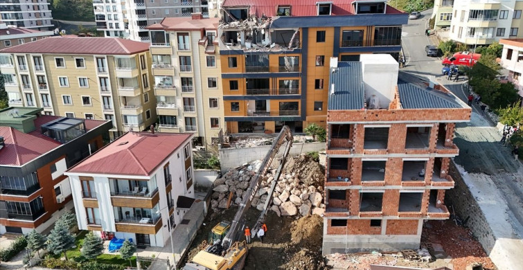 Ordu'da Temel Kazısı Sırasında Hasar Gören Bina Yıkımı Başladı