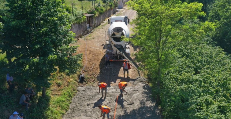 Ordu'nun kırsal mahallelerinde yapılan beton yol çalışmaları devam ediyor