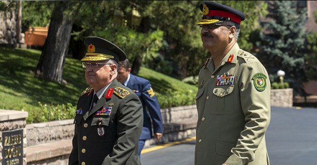 Orgeneral Güler, Pakistan Genelkurmay Başkanı Hayat İle Bir Araya Geldi