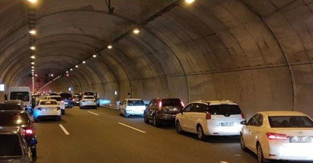 Orhangazi Tüneli’nde Araç Yanıyor! Tatilciler İçin Acil Çıkış Kapısı Açıldı