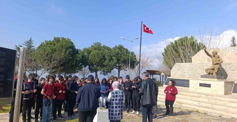 Ortaklar Fen Lisesi Öğrencileri Şehitleri Andı