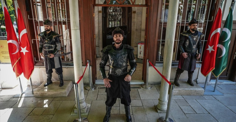 Osman Gazi Türbesi'nde 5 Yıldır Devam Eden Saygı Nöbeti