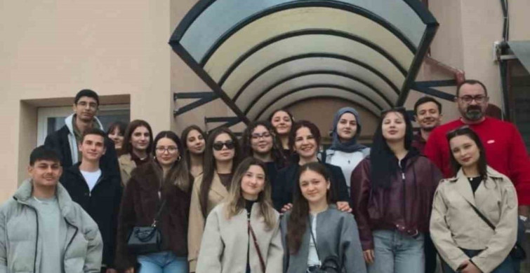Osmaneli Anadolu Lisesi Öğrencilerinden Huzurevine Anlamlı Ziyaret