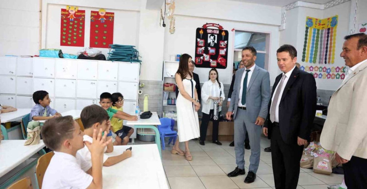 Osmangazi belediye başkanı erkan aydın öğrencilere karnelerini verdi