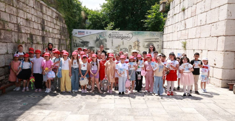 Osmangazi Belediyesi, çocuklara kitap ve tarih sevgisi aşılıyor