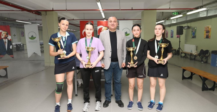 Osmangazi Belediyesi'nden Masa Tenisi Turnuvası Ödül Töreni