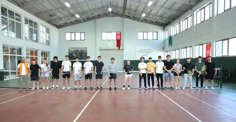 Osmangazi'de 19 Mayıs Tenis Turnuvası Coşkusu