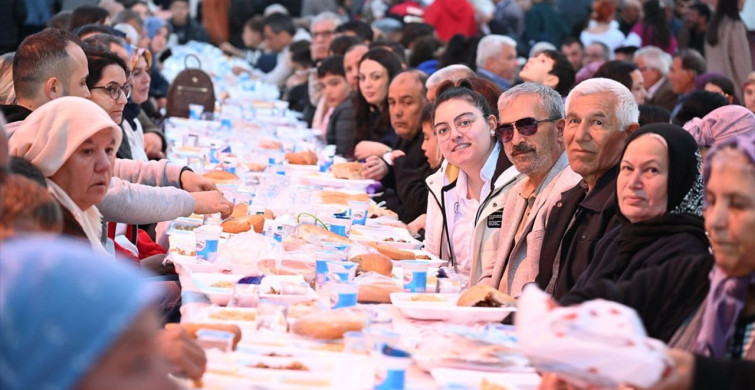 Osmaniye'de 13. Geleneksel Sokak İftarı Coşkusu