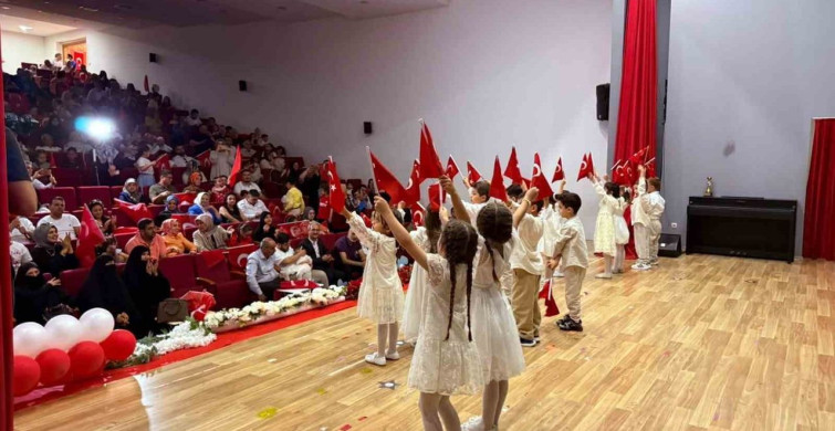 Osmaniye'de 72 öğrenci mezuniyet ve hatim sevincini konvoyla kutladı