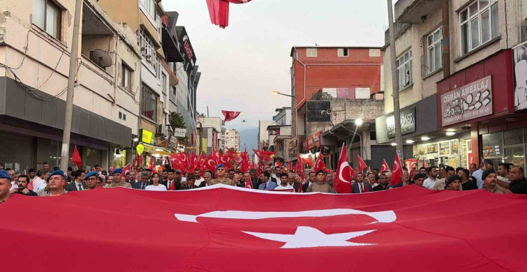 Osmaniye'de demokrasi ve milli birlik yürüyüşü