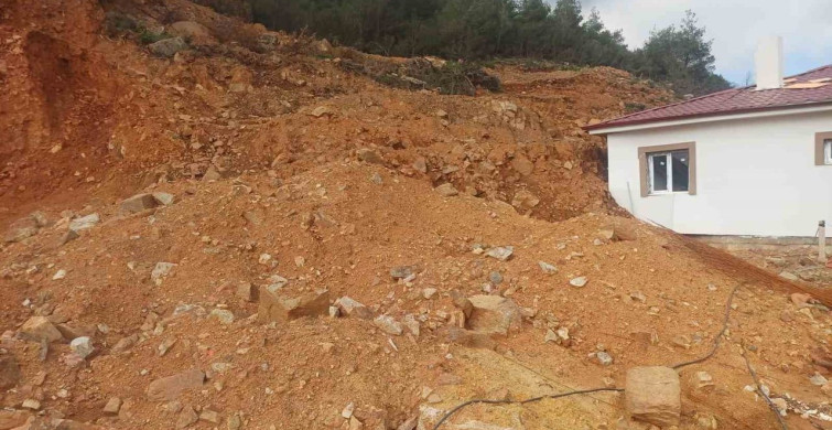 Osmaniye'de Heyelan Alarmı: Kaman Köyü'nde Çatlaklar Oluştu