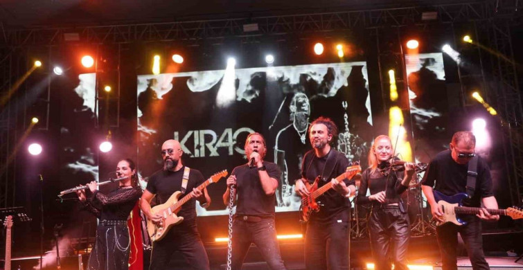Osmaniye’de Kıraç konserine binlerce kişi akın etti