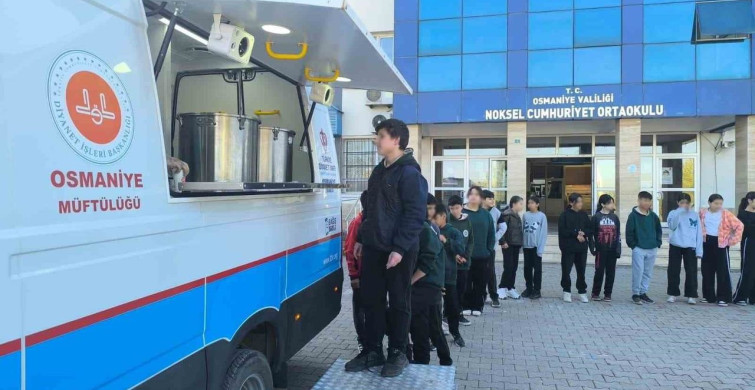 Osmaniye'de Öğrencilere Sıcak Çorba İkramı