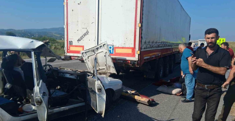 Osmaniye'de otomobil tıra çarptı: 3'ü çocuk 5 yaralı