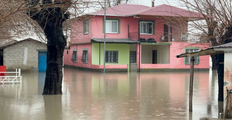 Osmaniye'de Sağanak: Evler ve Tarım Arazileri Su Bastı