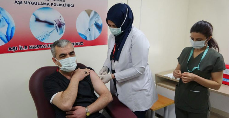 Osmaniye’de Sağlık Çalışanlarına İkinci Doz Aşı Uygulandı