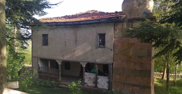 Osmanlı Dönemine Ait Tarihi Üçköy Camii Yenileniyor
