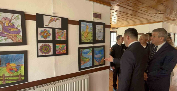 Otizmli Gençlerden İlk Resim Sergisi: Renklerle Konuşuyoruz